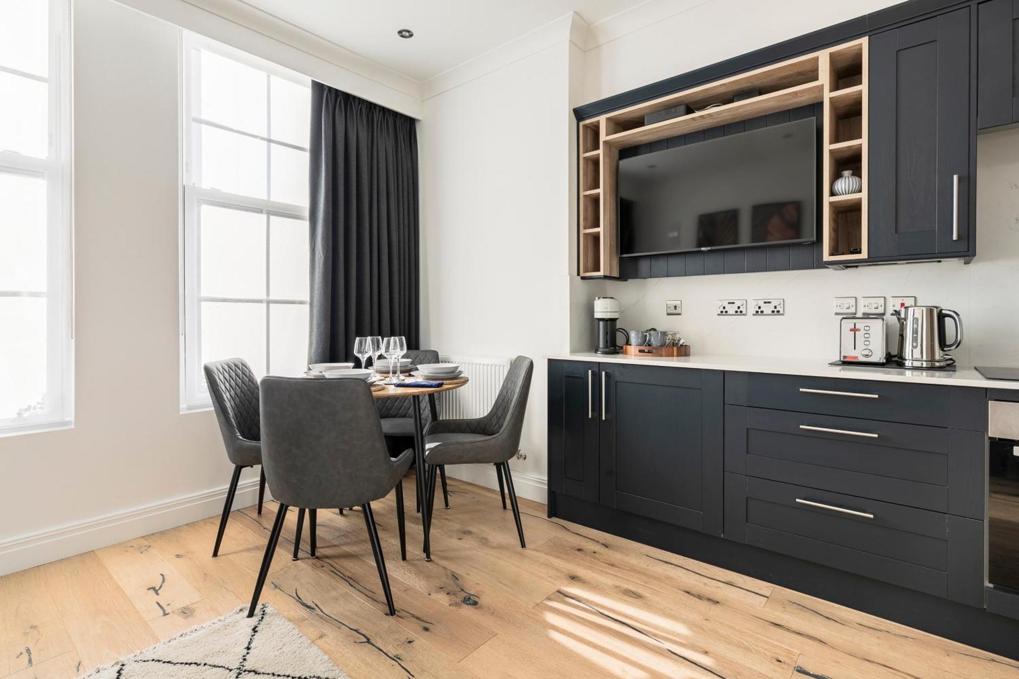 Modern Aptmt, 2 Stops To Central London, Smart Lock, Netflix Stadtteil Stadtteil Ealing Exterior foto